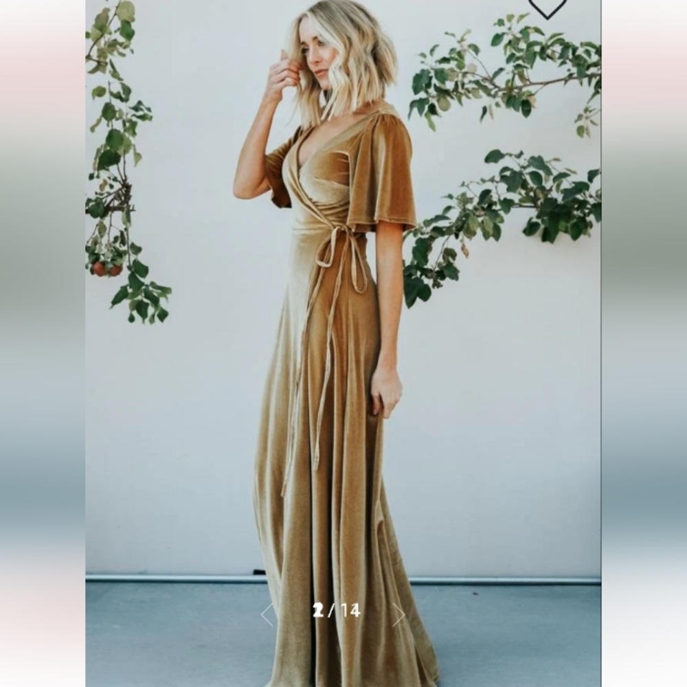 Baltic Born Meghan Velvet Maxi Dress. Size Lg. Gold